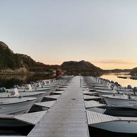 Hausvikstranda Lyngdal