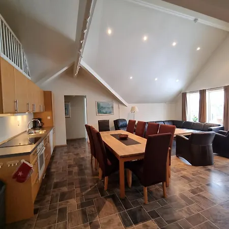 Apartment Hausvikstranda Lyngdal