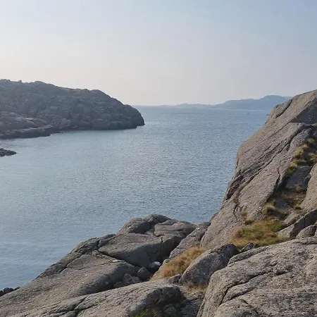 Hausvikstranda * Lyngdal