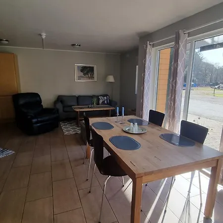 Hausvikstranda * Lyngdal