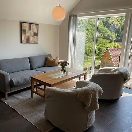 Hausvikstranda * Lyngdal