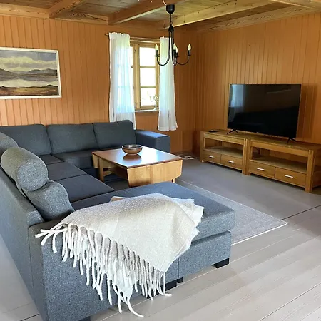Hausvikstranda Apartment Lyngdal