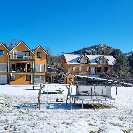 Hausvikstranda * Lyngdal